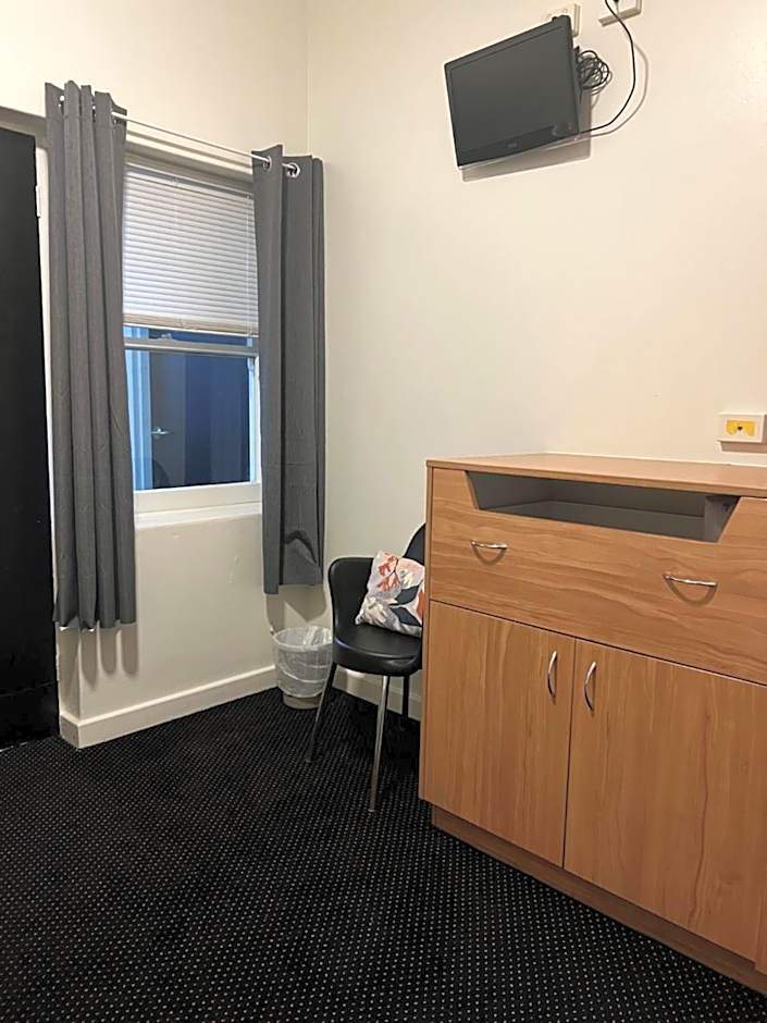 Star Bar Cafe and Hotel