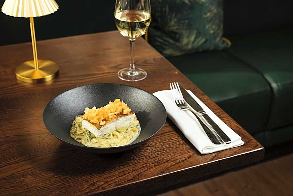 Montcalm East, Autograph Collection