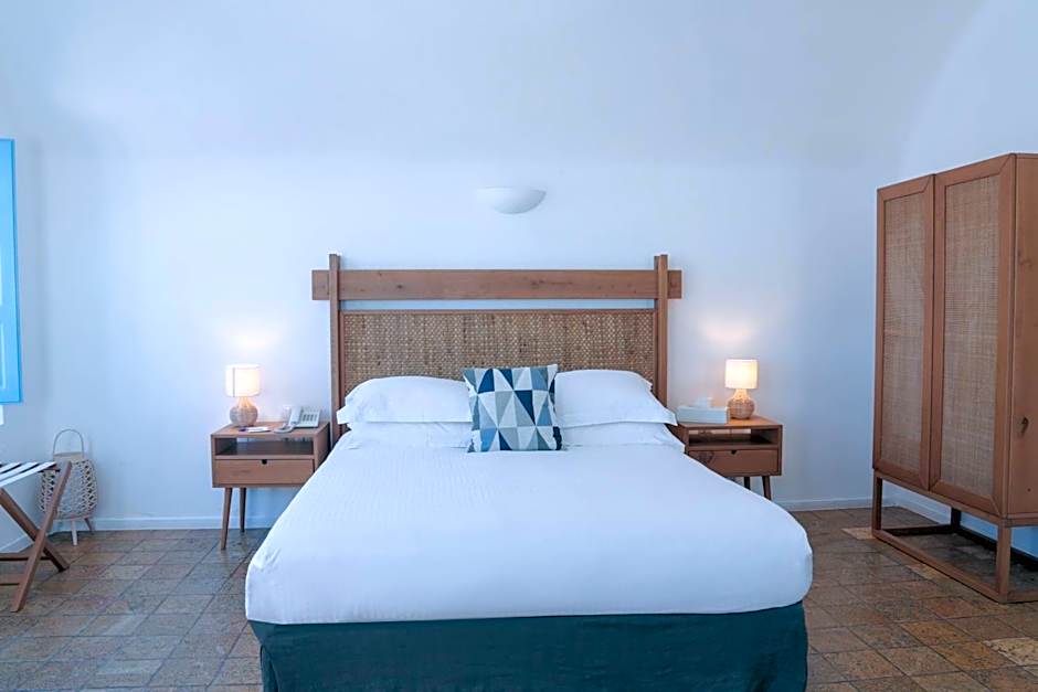 Pantelia Suites