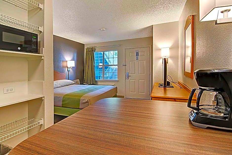 Studio 6-Arlington, TX - South - Dallas