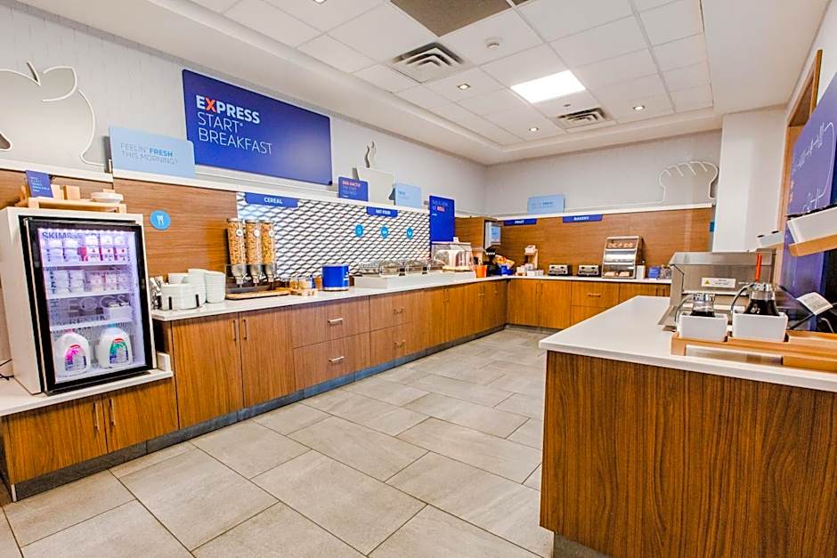 Holiday Inn Express & Suites West Edmonton-Mall Area By IHG