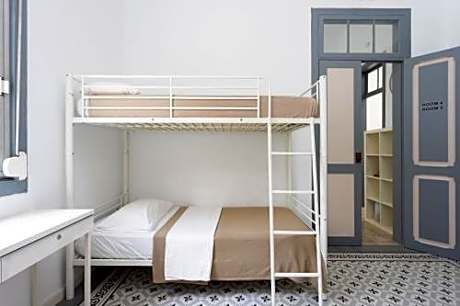 Bed in 4-Bed Mixed Dormitory Room
