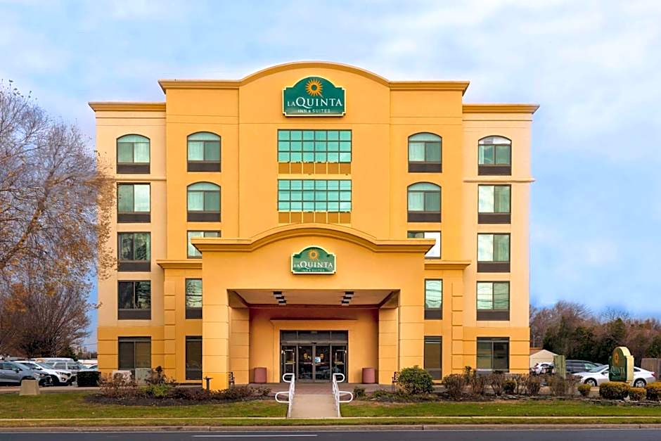 La Quinta Inn & Suites by Wyndham Garden City
