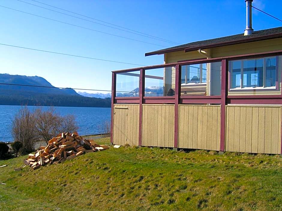 Alert Bay Lodge