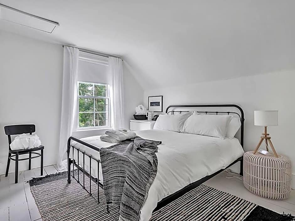 The Gem - Beautiful farmhouse with hot tub