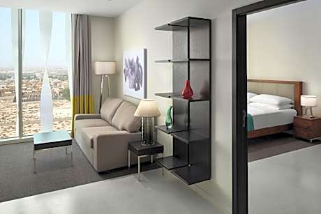 One-Bedroom King Suite with City View - Smoking