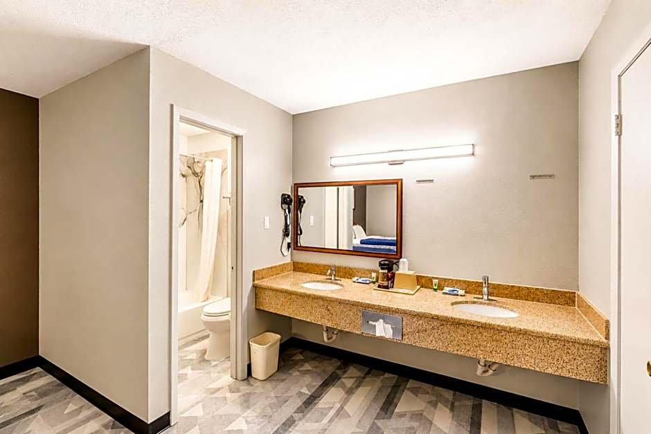 Freer Executive inn and Studios
