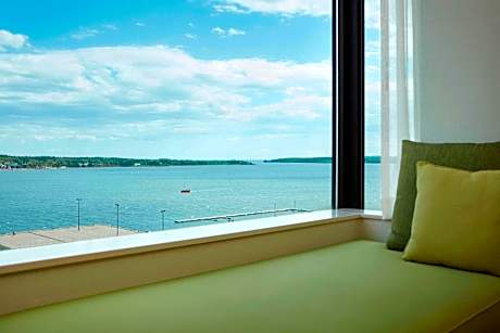 1 Bedroom Deluxe Suite, 1 King, Sofa Bed, Water View, Whirlpool