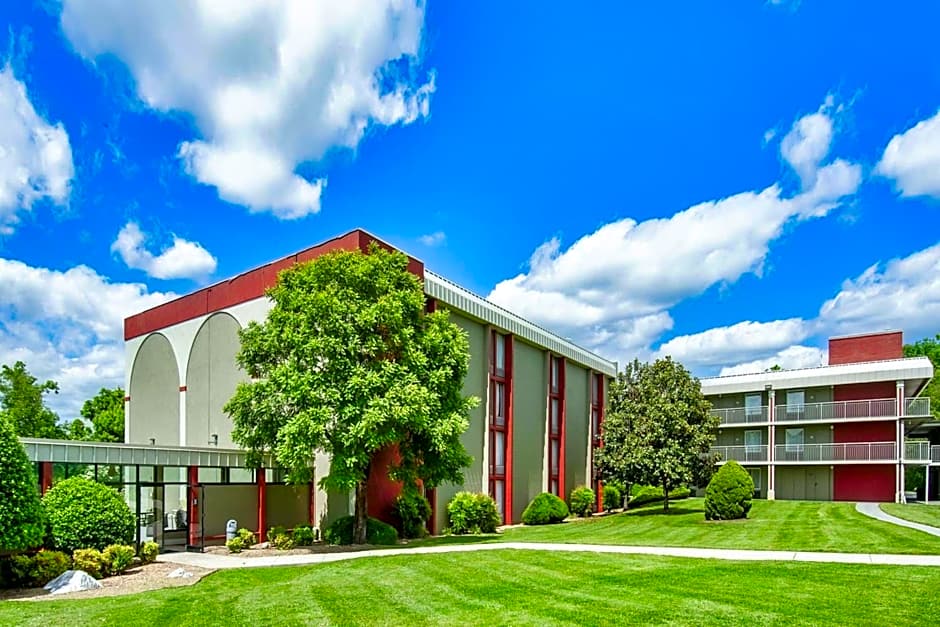 Days Inn & Suites by Wyndham Johnson City