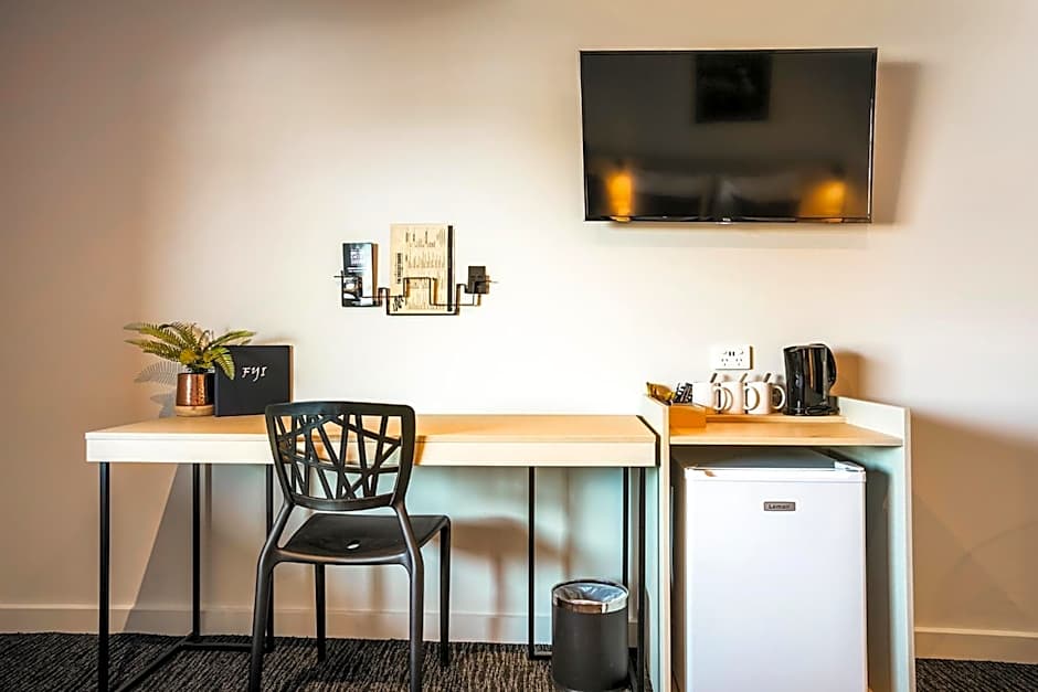 Nightcap at The Cheeky Squire