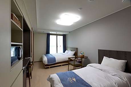 Special Offer - Standard Triple Room - Spa Ticket and Americano for 3 pax