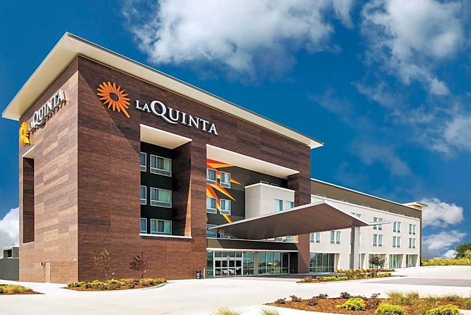 La Quinta Inn & Suites by Wyndham Wichita Northeast