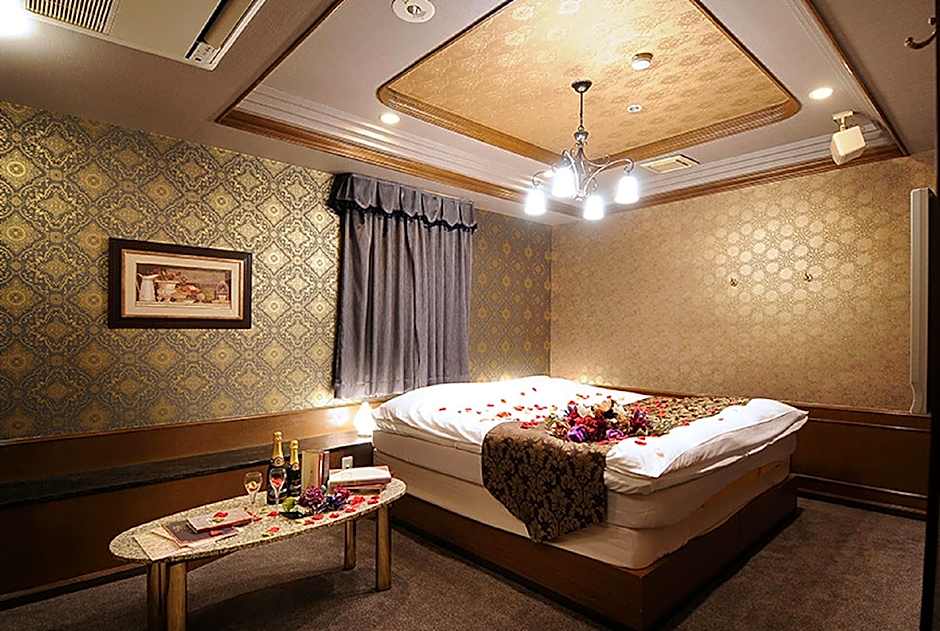 Izumiotsu Chapel Sweet - Adult Only