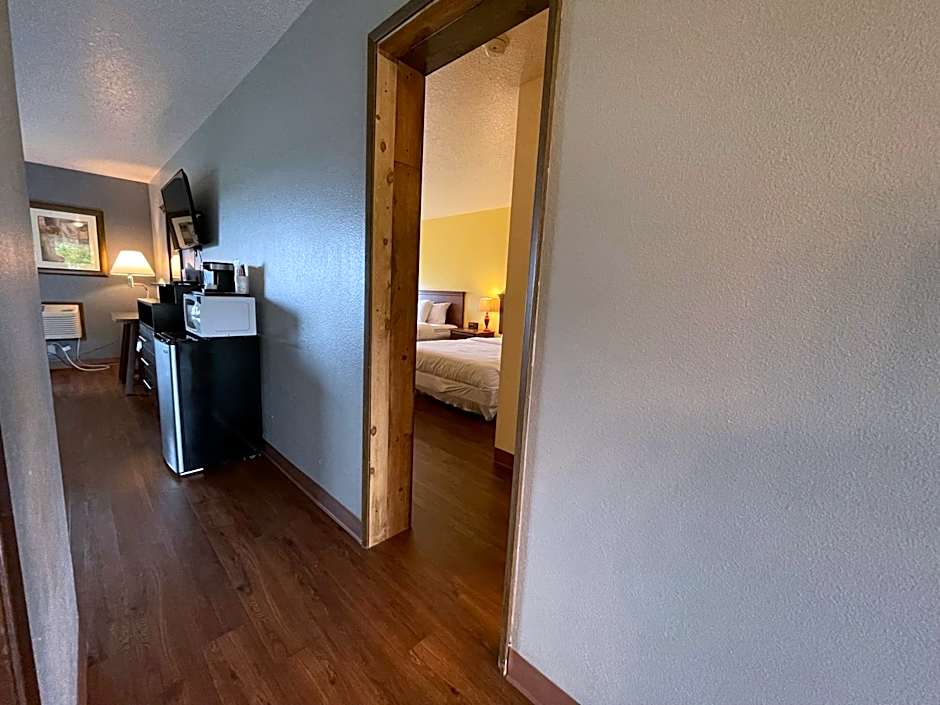 Sunnyside Inn and Suites