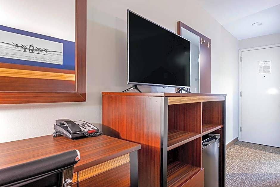 Avion Inn Near LGA Airport, an Ascend Collection Hotel