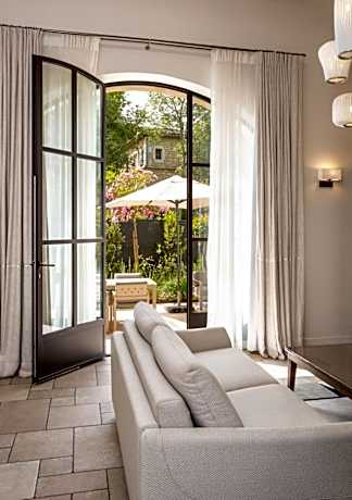 Suite with Hot Tub