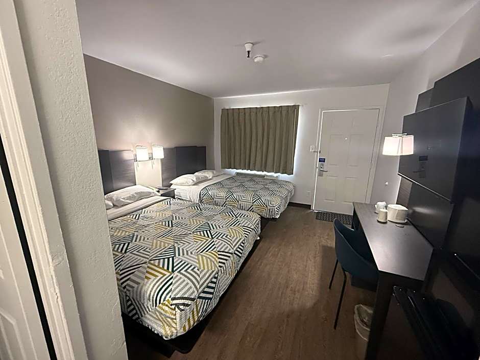 Motel 6-Des Moines, IA - North