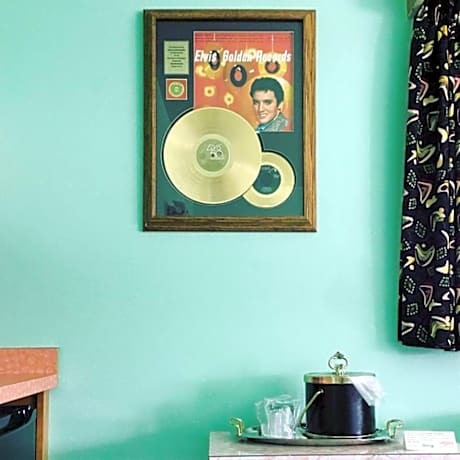 1 King Bed, Second Floor