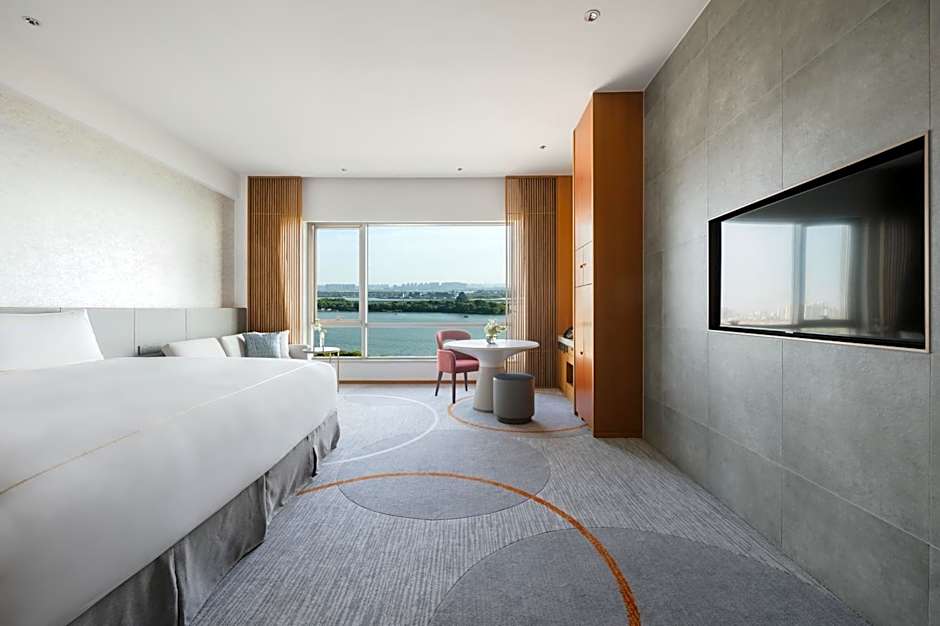 Photo 1 of 3 of Premium 1 King Bed, View