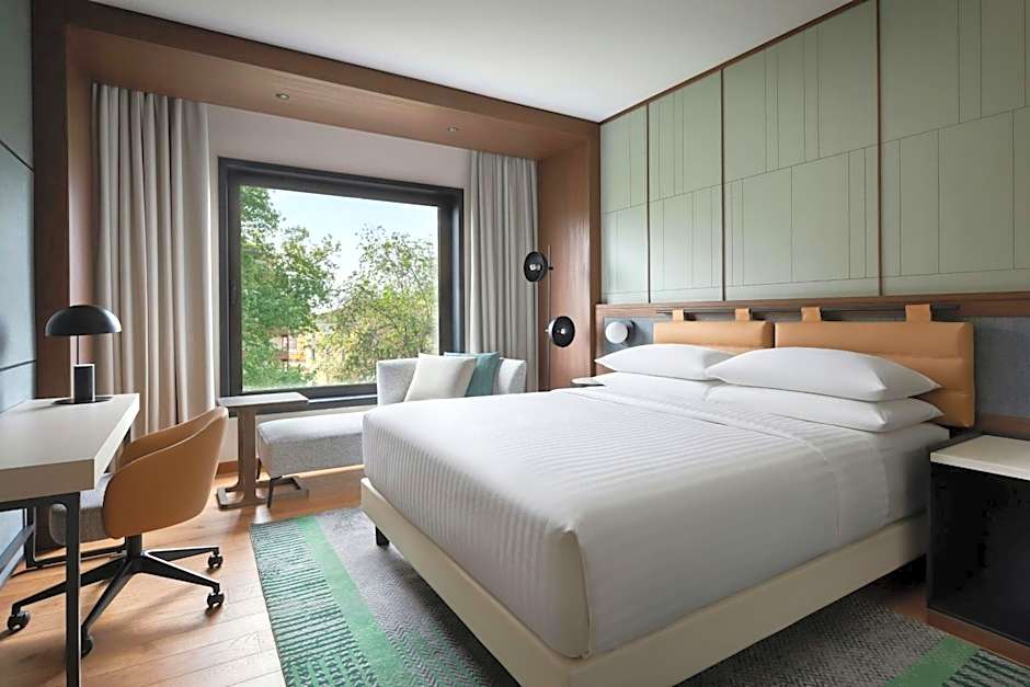 Photo 1 of 11 of Deluxe 1 King Bed