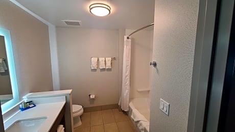 Queen Suite with Two Queen Beds - Communications Accessible