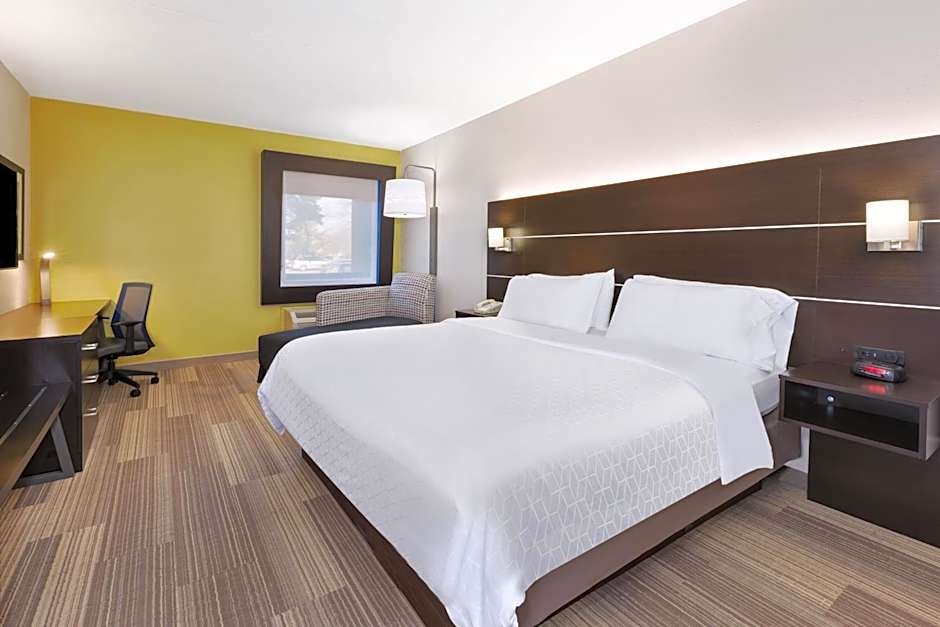 Holiday Inn Express Detroit-Warren/General Motors Technology Center By IHG