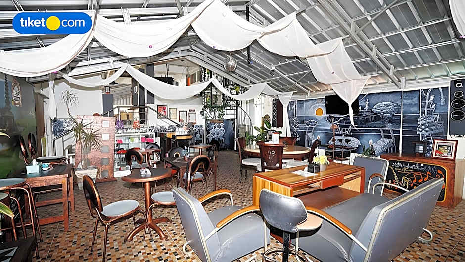 Hotel Salon Fora & Longhill Cafe Fora