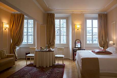 Deluxe Apartment with Duomo View (4 Adults)