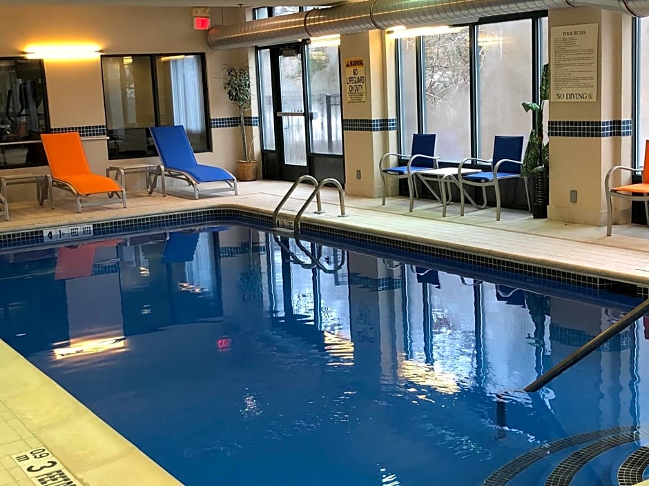 Holiday Inn Express Syracuse Airport, an IHG Hotel
