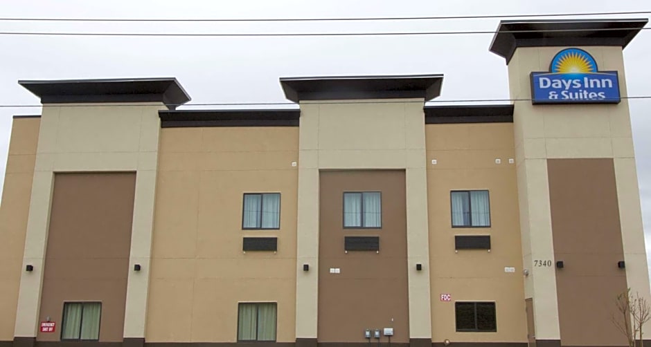 Days Inn & Suites by Wyndham Port Arthur