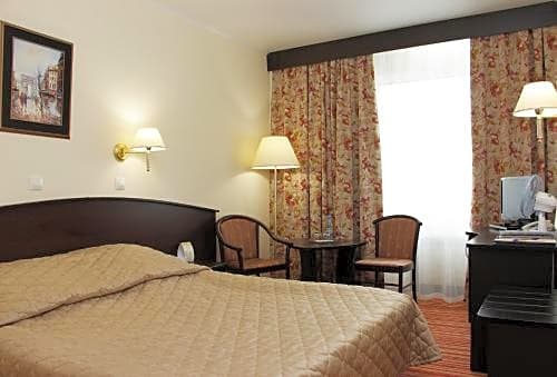 Photo 1 of 3 of Budget Double Room