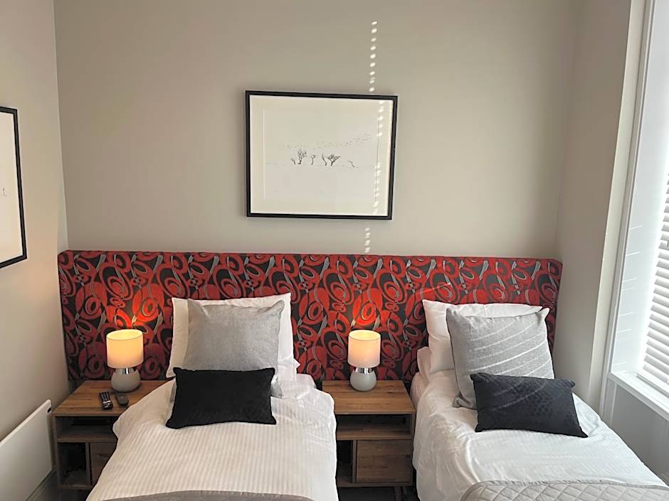 Crown and Cushion Appleby