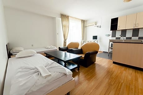 One-Bedroom Suite with Balcony (4 Adults)