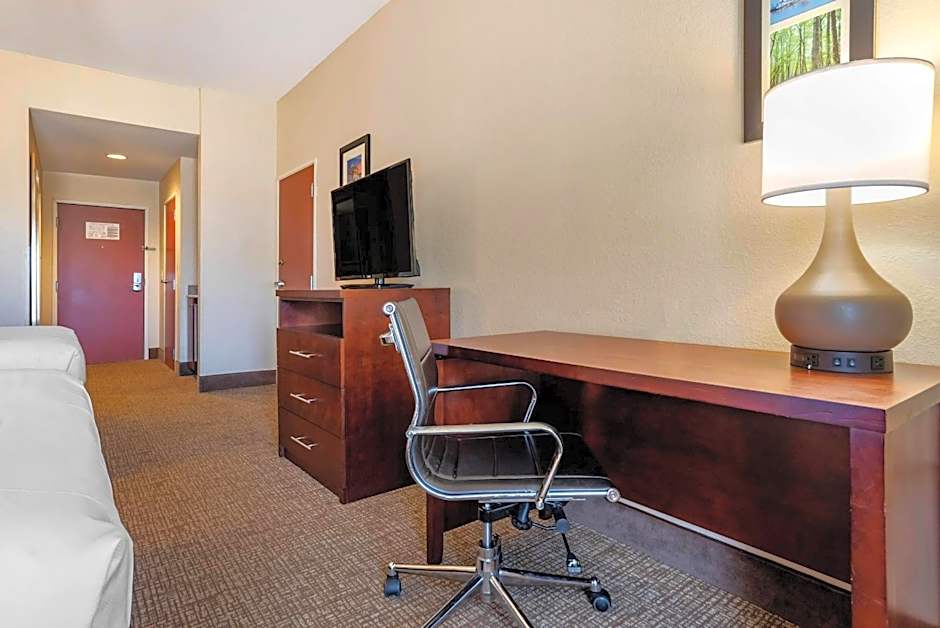 Comfort Inn & Suites Clinton - Jackson West