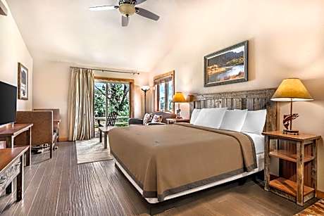 1 King Bed Nonsmoking
