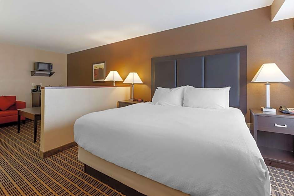 Best Western Plus Burlington Inn & Suites