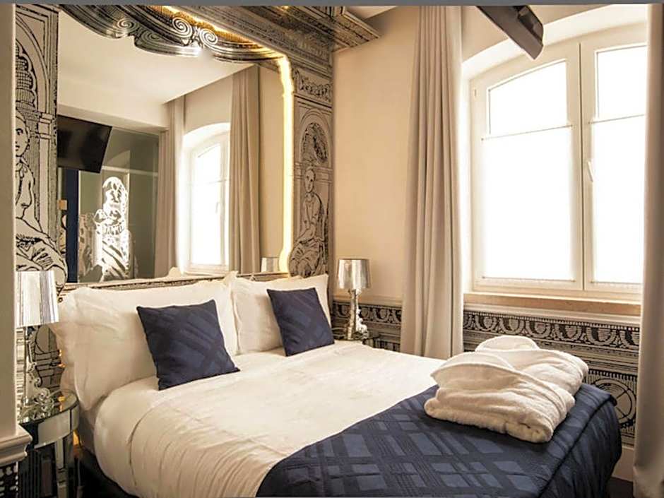 Teatro Boutique Rooms & Suites