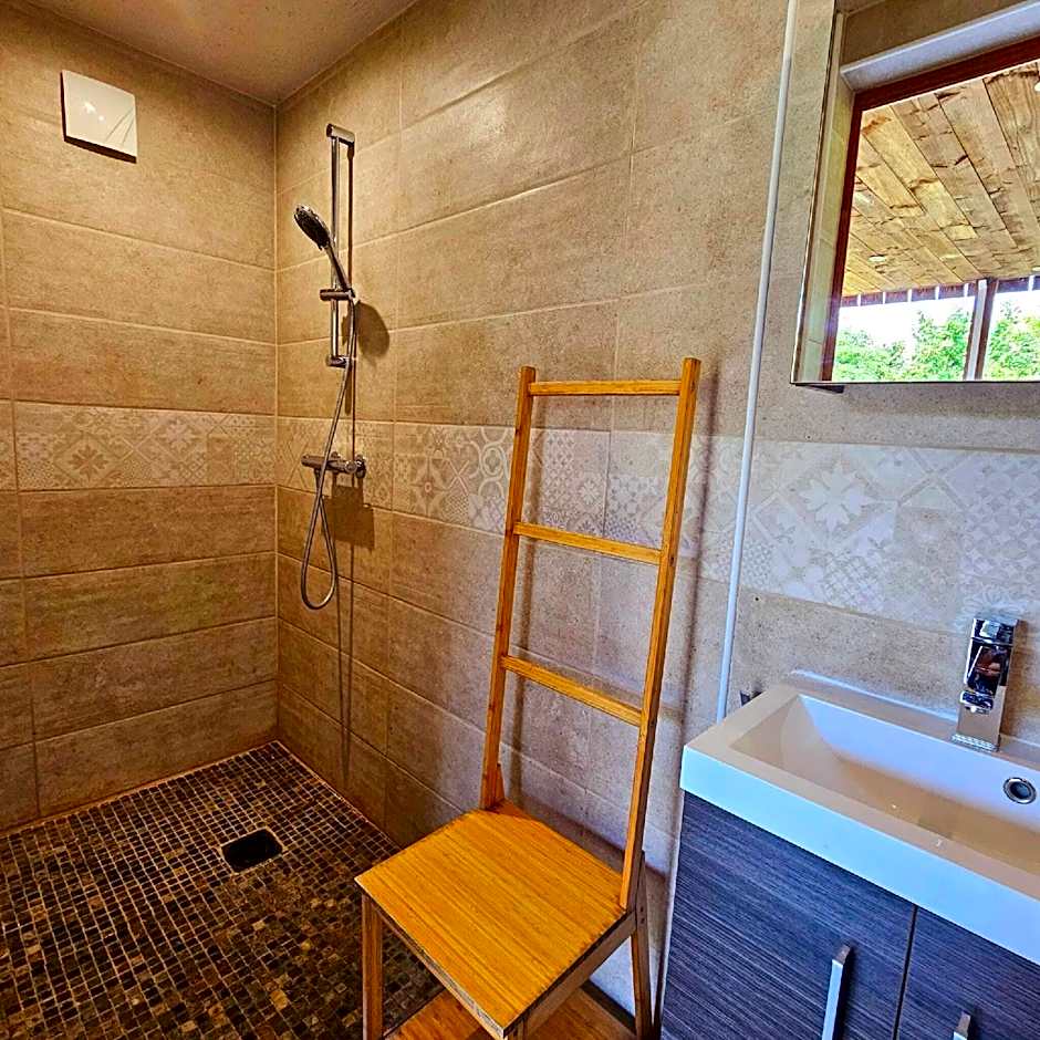 Au Refuge Des 3 Ours - Chambres d'hôtes et cabanes