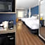Comfort Suites Outlet Center