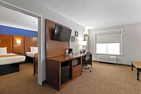 2 Queen Beds, Suite, Nonsmoking