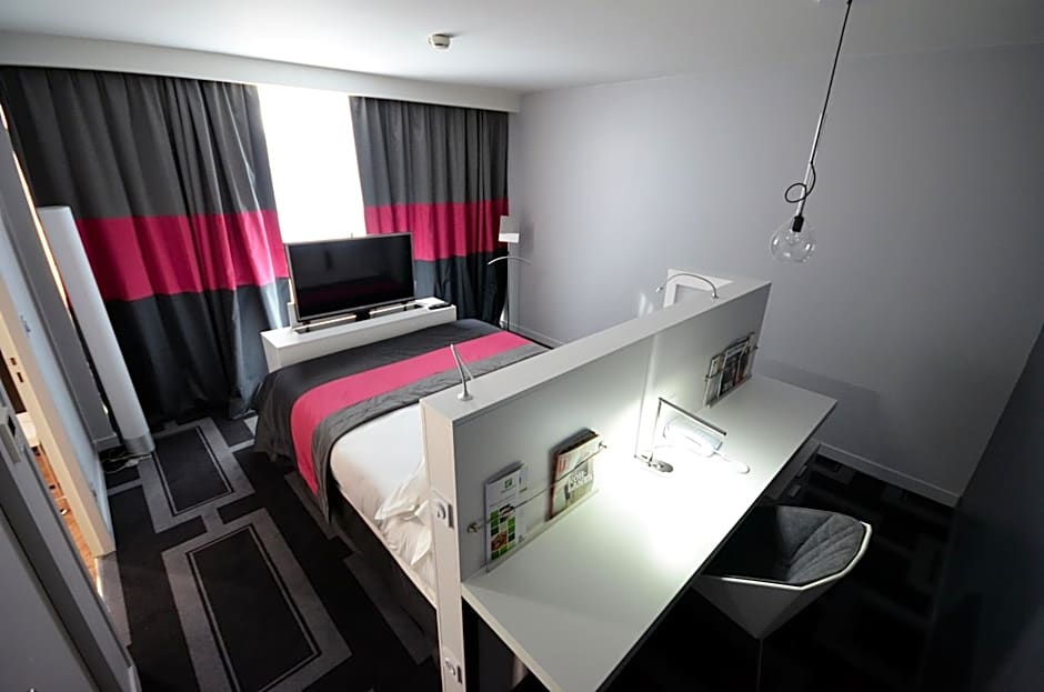 Photo 1 of 15 of 1 King Bed with Sofabed Suite