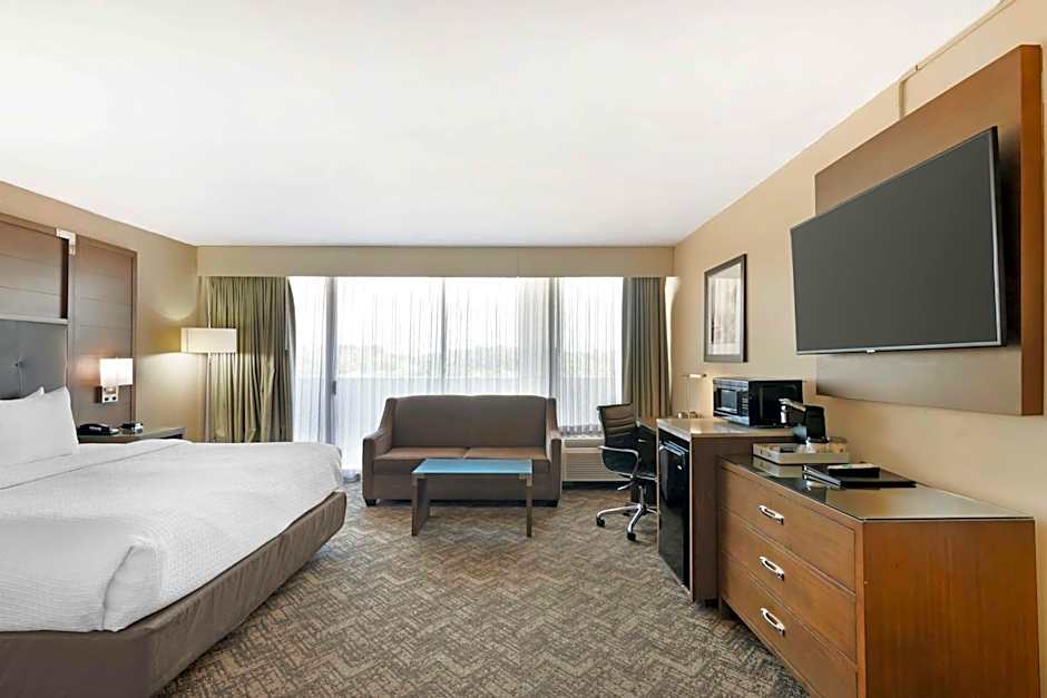 Best Western Plus Kansas City Sports Complex Hotel
