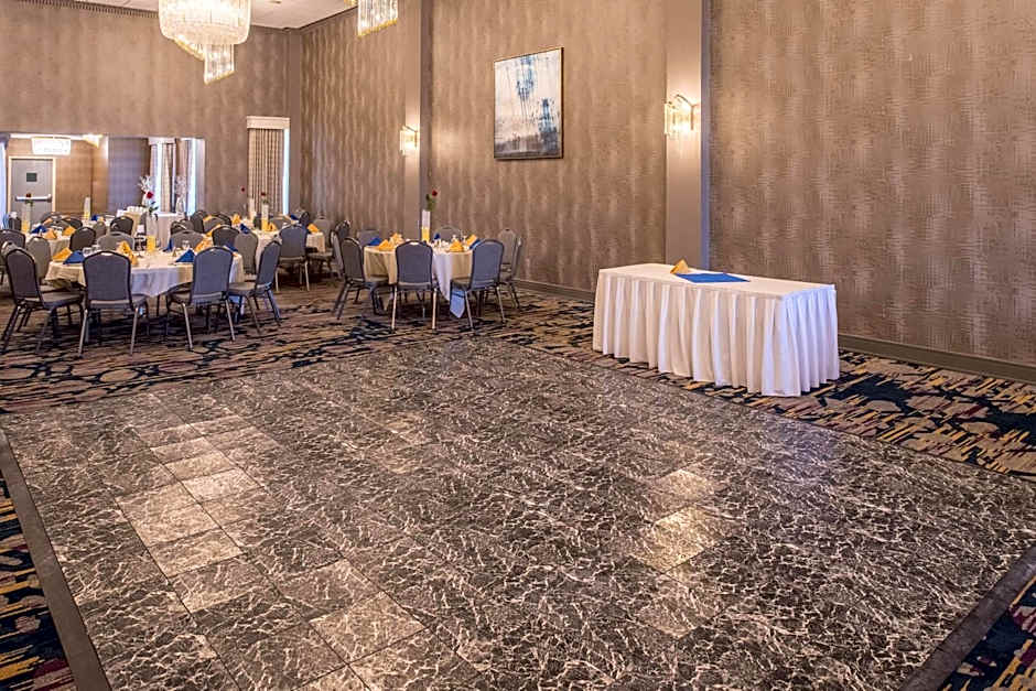 DoubleTree by Hilton Hotel Utica