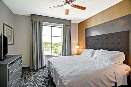 One-Bedroom King Suite - Non-Smoking