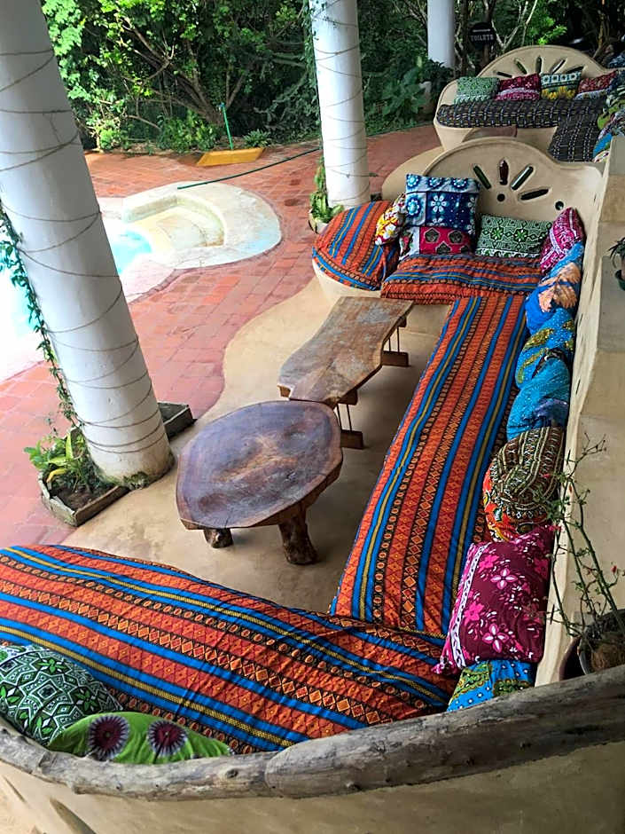 Distant Relatives Ecolodge & Backpackers