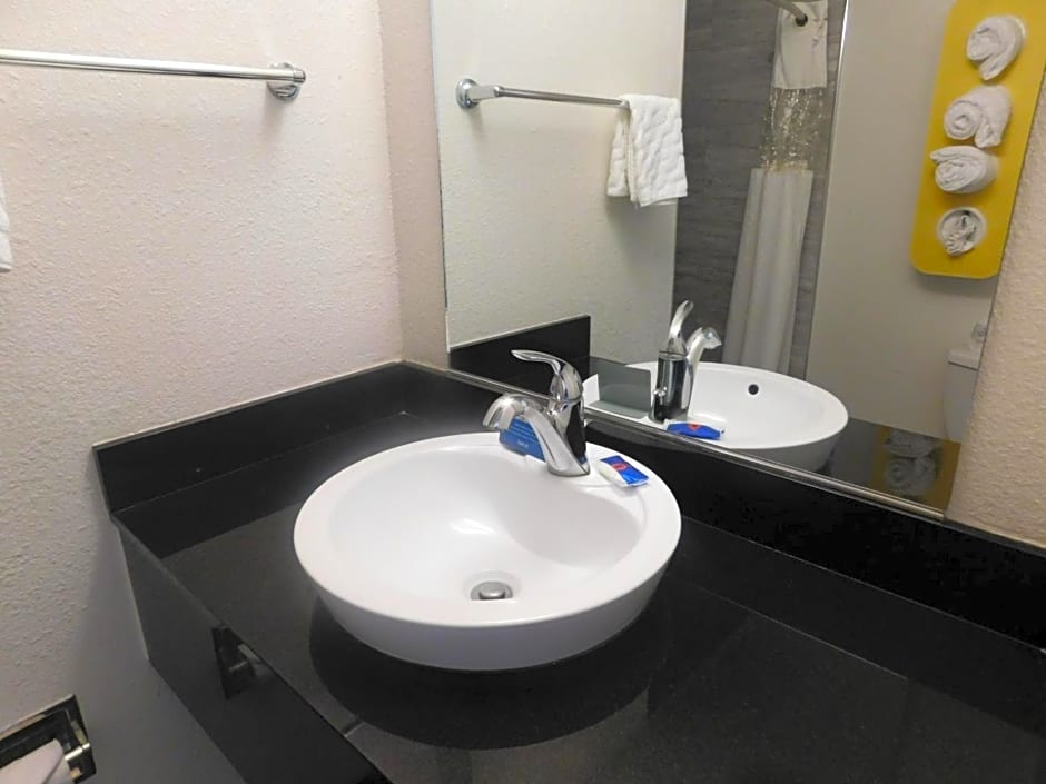 Motel 6 - Downtown Monterey