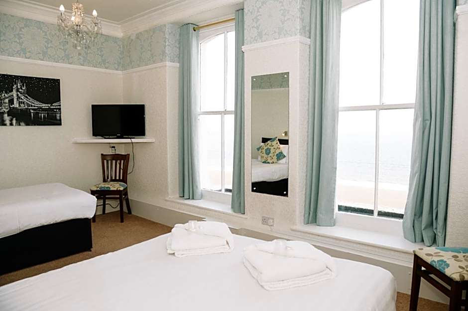 Four Oaks Hotel