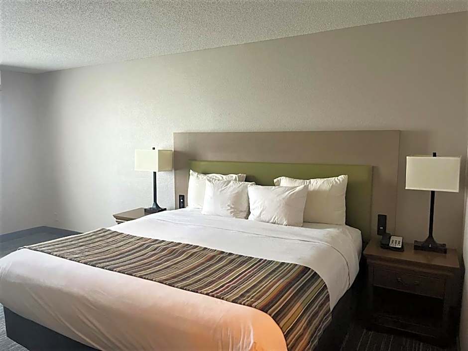 Country Inn & Suites by Radisson, Salina, KS