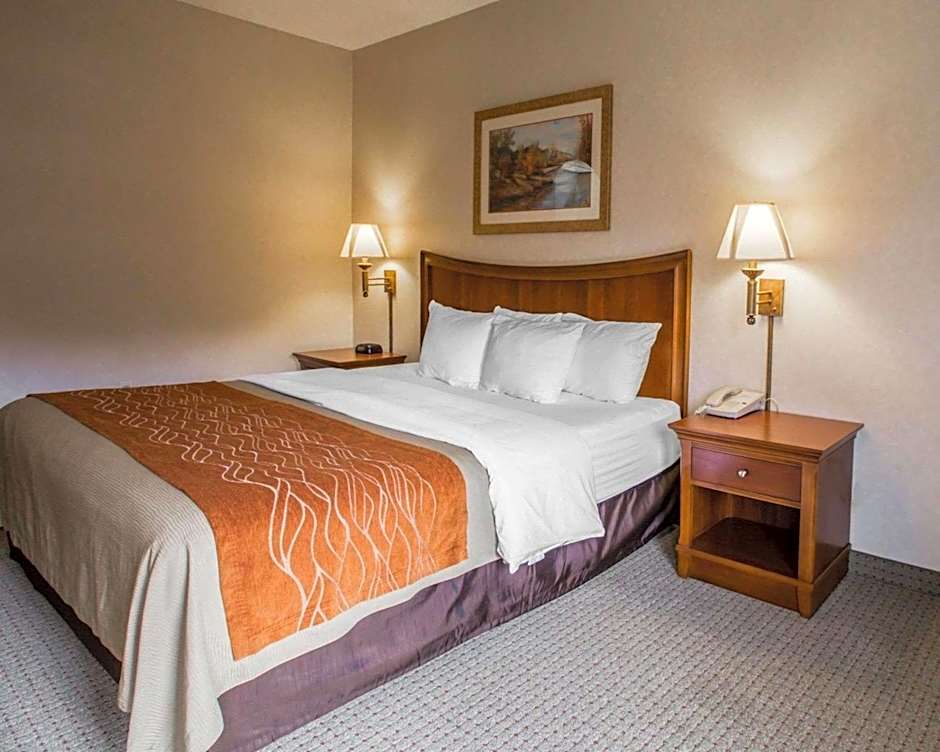 Rodeway Inn & Suites Cherokee On the River