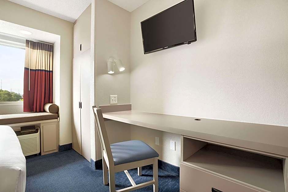 Microtel Inn & Suites by Wyndham Louisville East